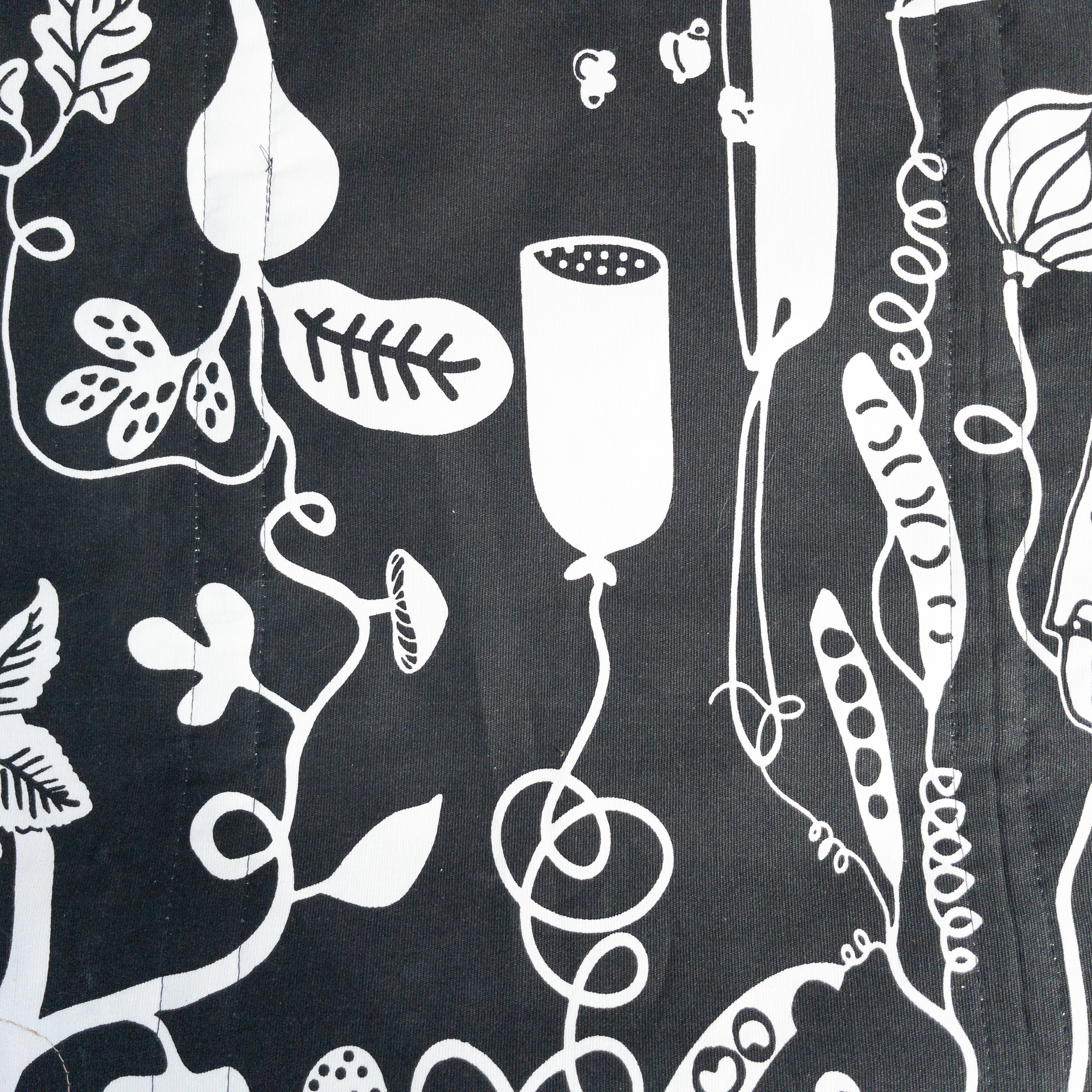 Oilcloth Market Tote / Red Floral