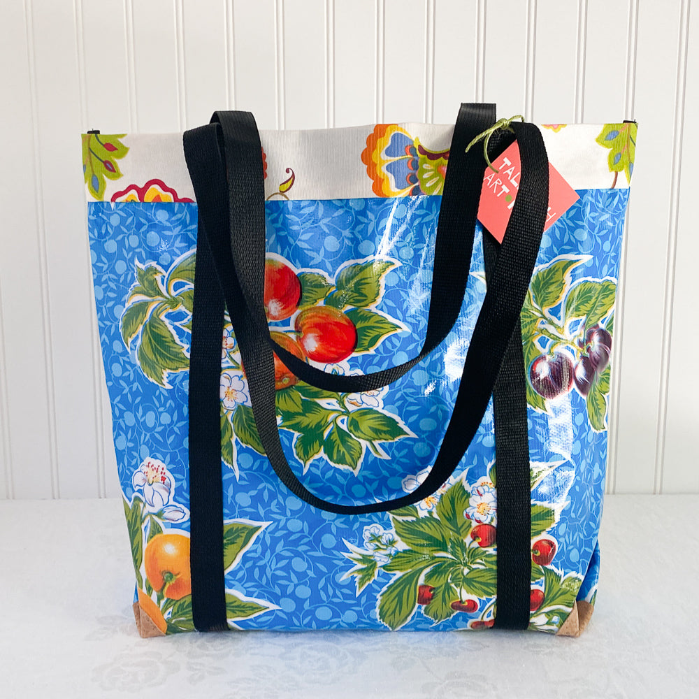 Market bag in blue floral oilcloth