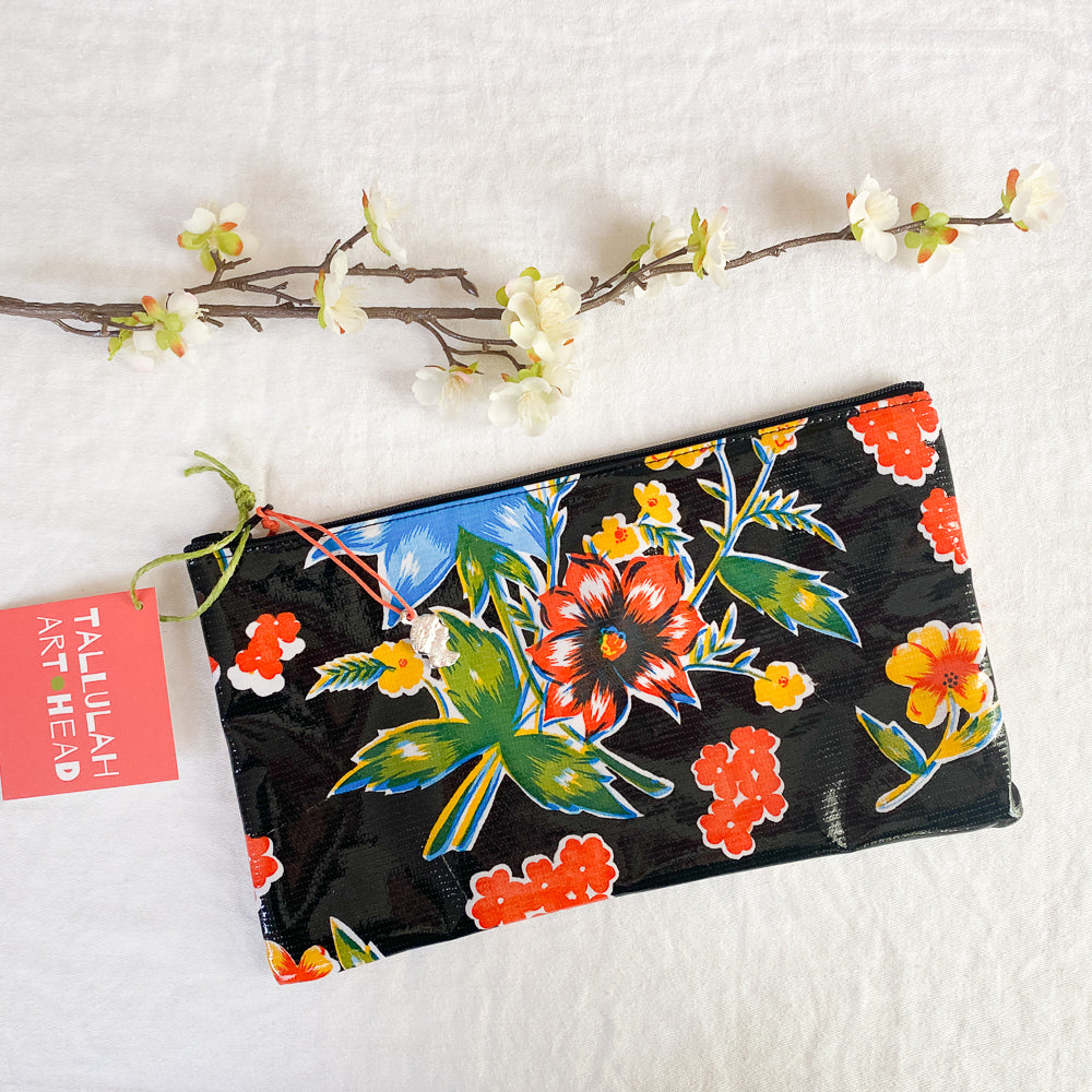 Small oilcloth pouch with color variations – Tallulah ArtHead