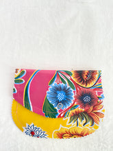 Load image into Gallery viewer, Oilcloth wallets
